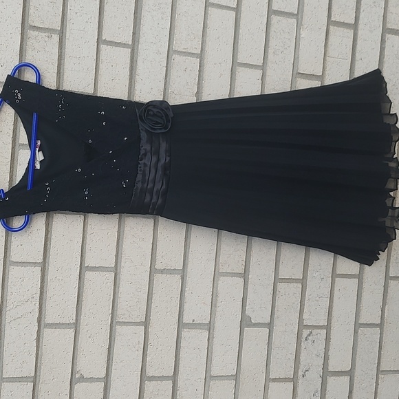 Speechless Dress - Picture 4 of 11